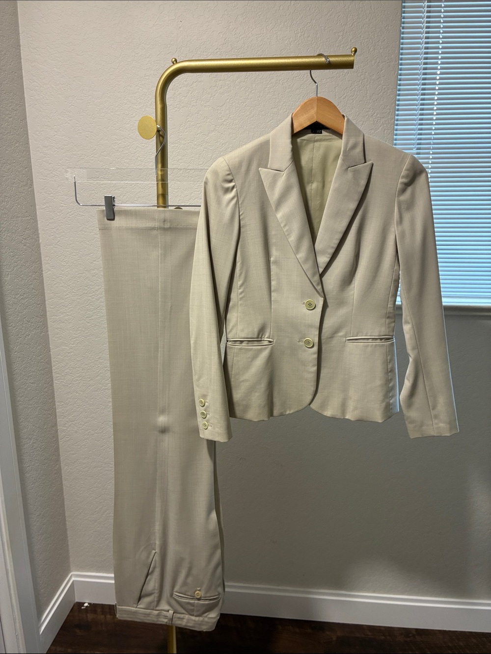 Theory tailored bone color Women's suit.